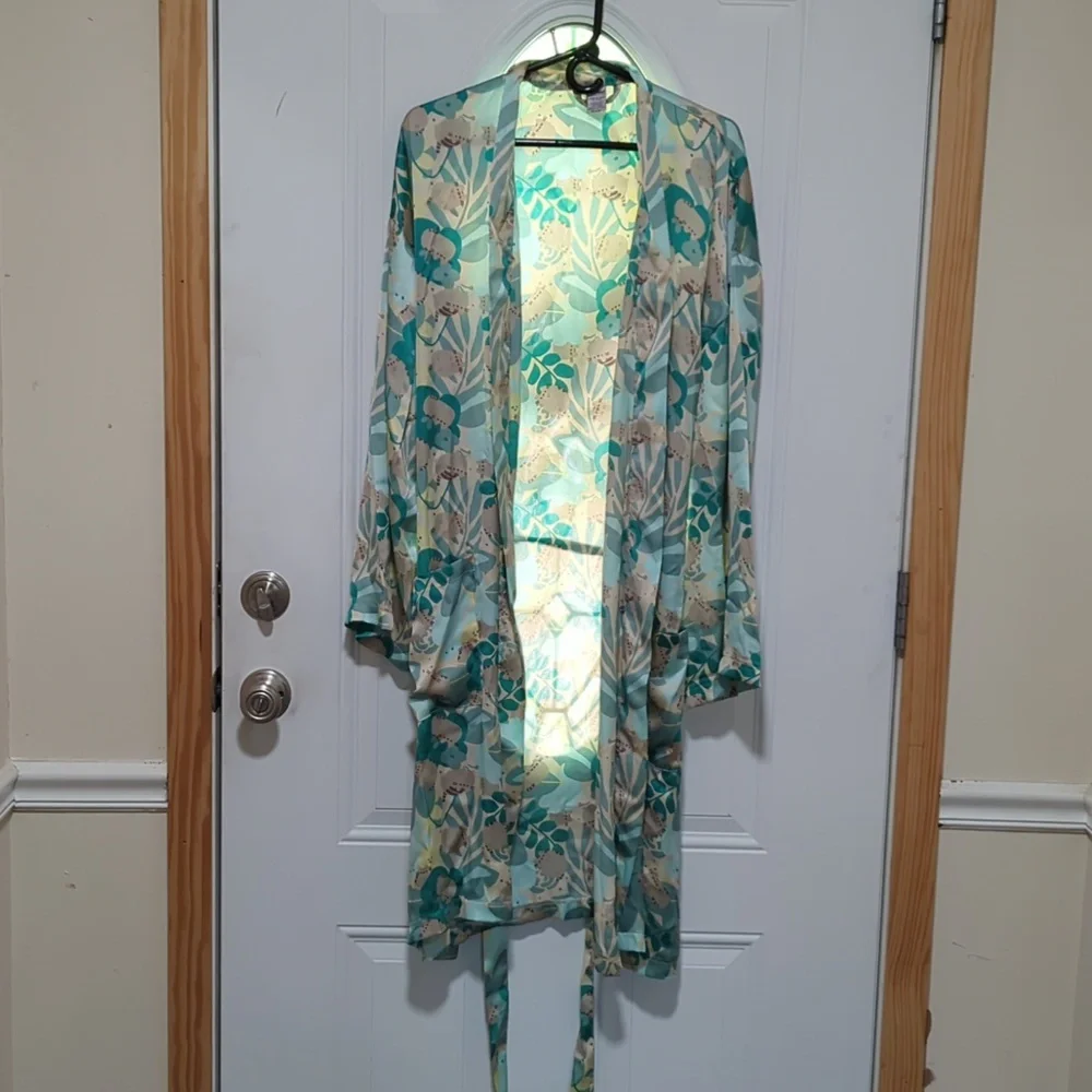 Pusheen Spring Box Robe - Picture 1 of 4